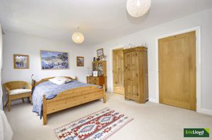 Photo 33- click for photo gallery